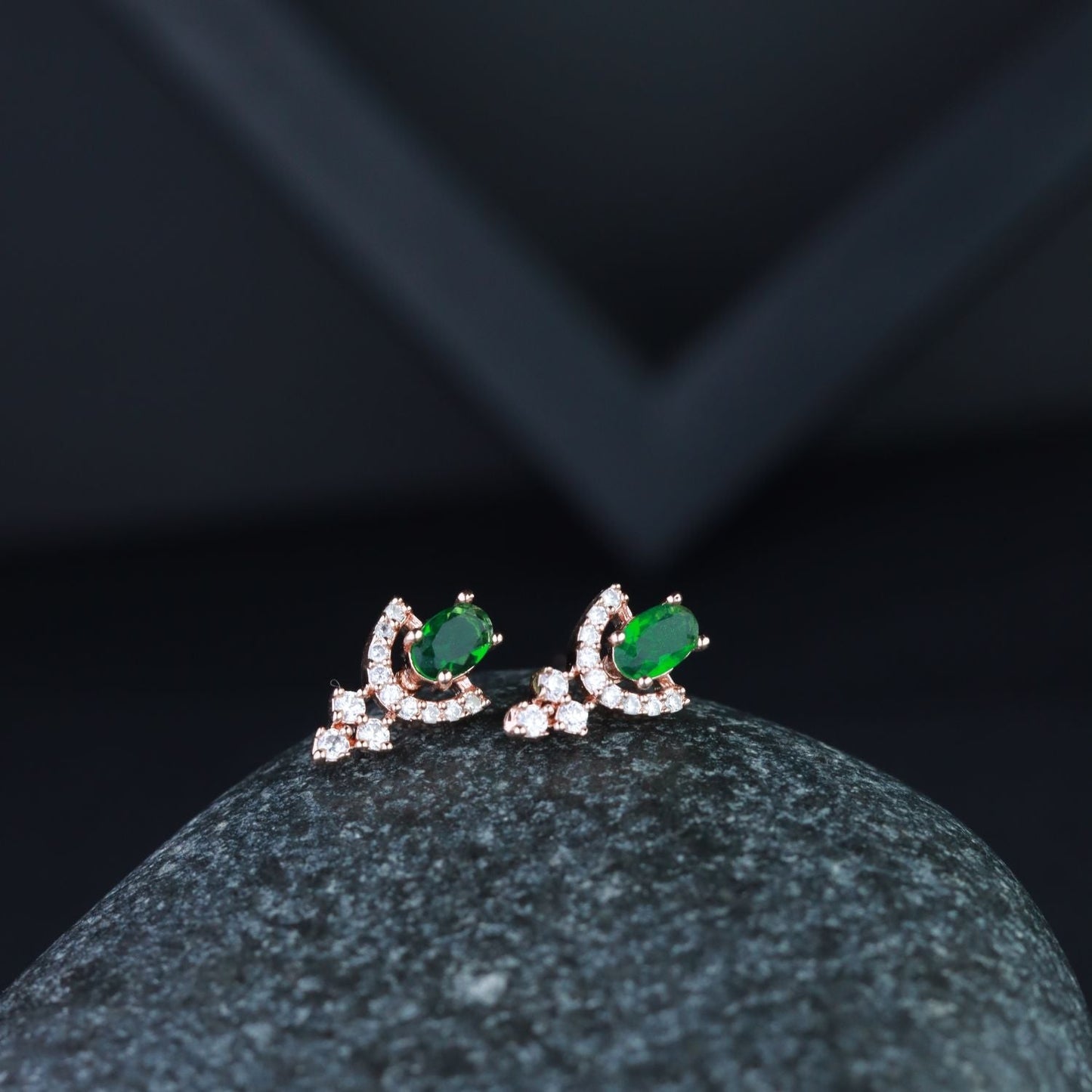 Women's Valentine'S Special 18K Rose Gold Plated Green Cz & American Diamond Beautiful Studs Earrings (E3068G)