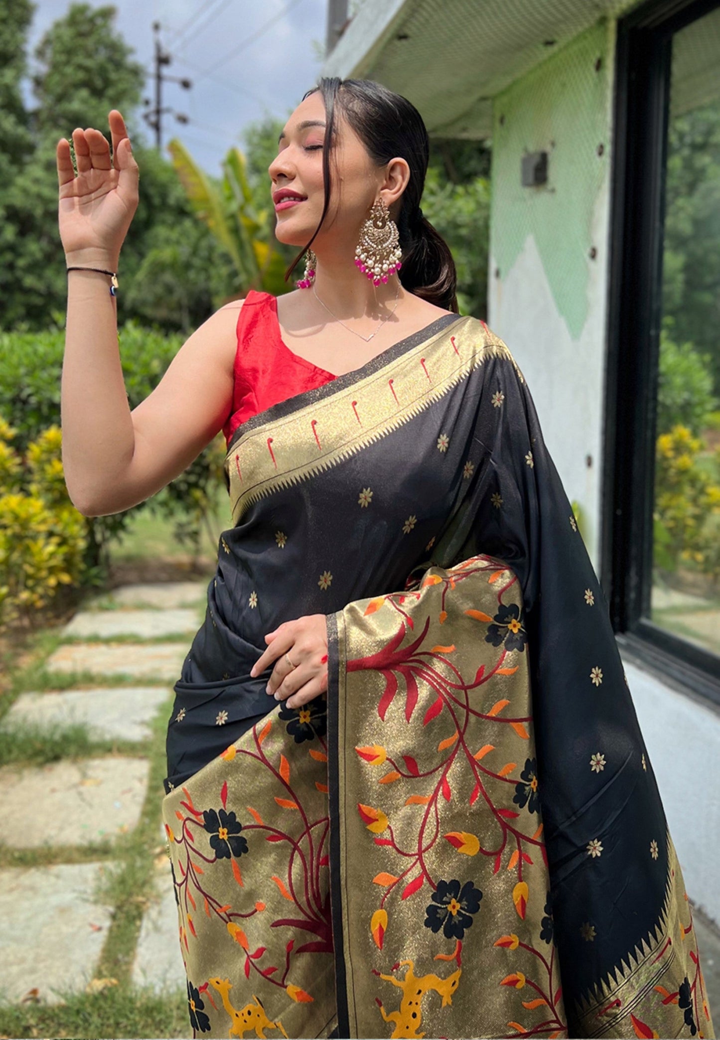 Women's Black Paithani Big Border Saree