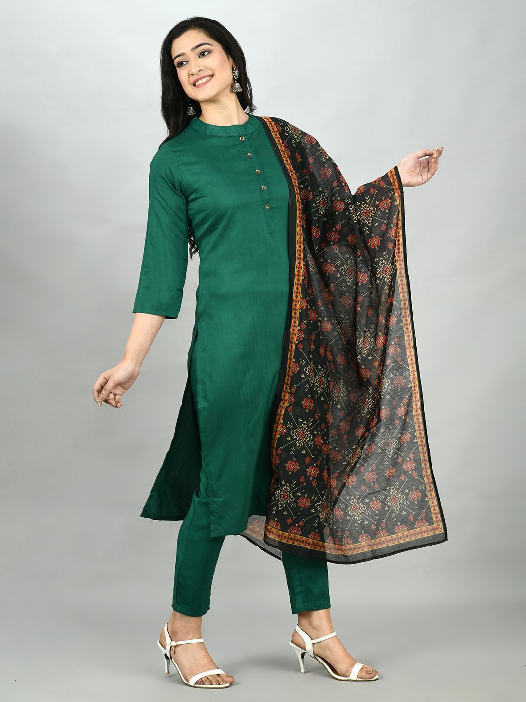 Women's Green Silk Blend Solid 3/4 Sleeve Mandarin Neck Casual Kurta Pant Dupatta Set