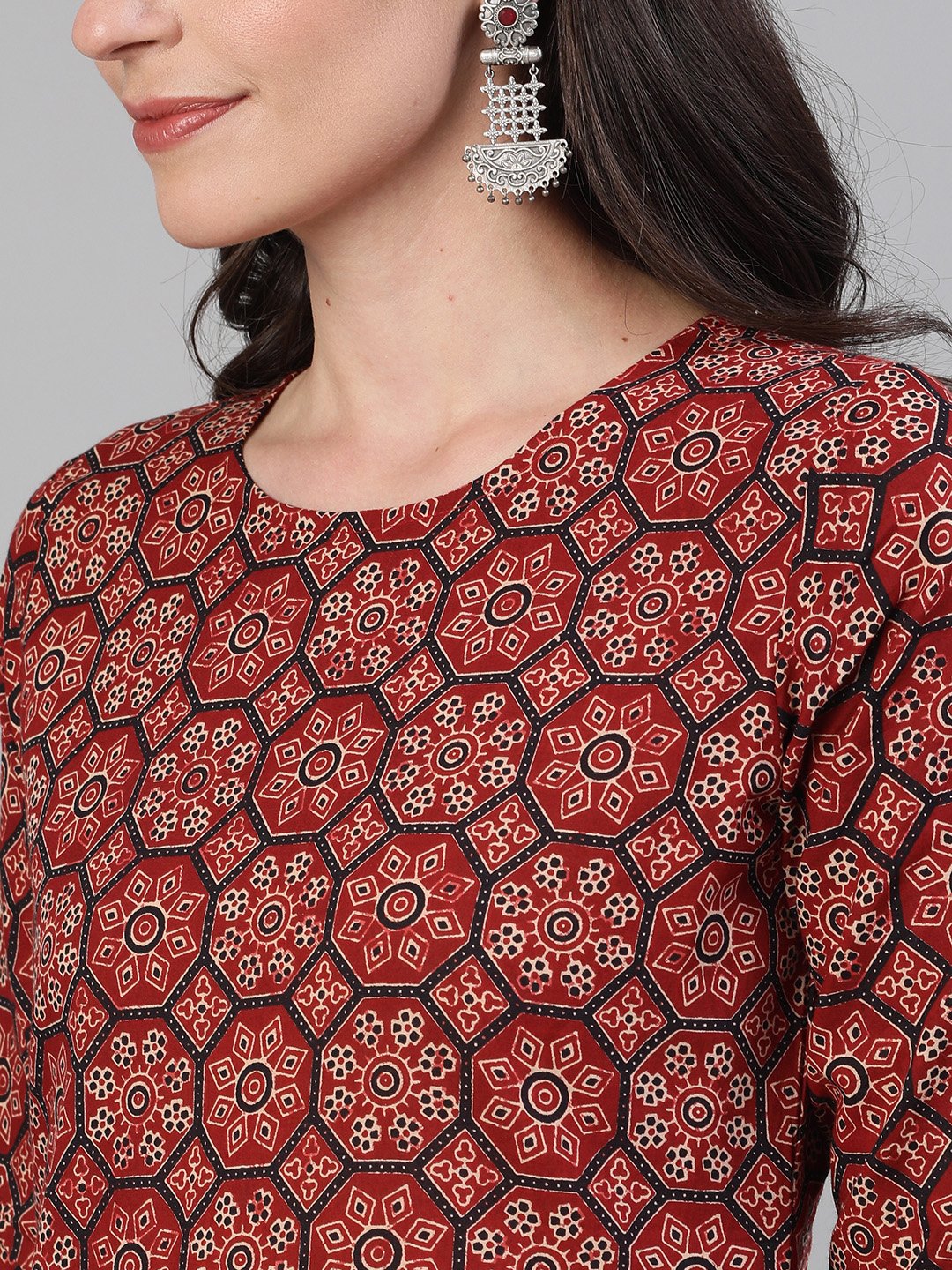 Women's Maroon Calf Length Three-Quarter Sleeves Straight Ethnic Motif Printed Cotton Kurta With Pockets And Face Mask