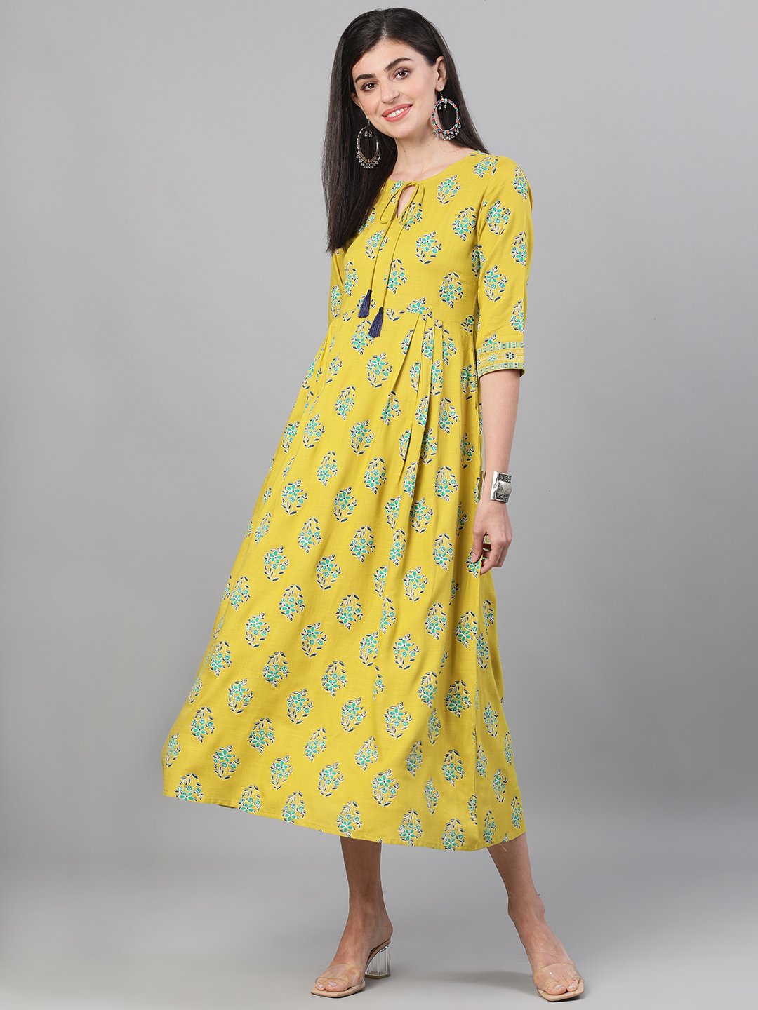 Women's Green Printed Round Neck Viscose Rayon Fit And Flare Dress With Pockets