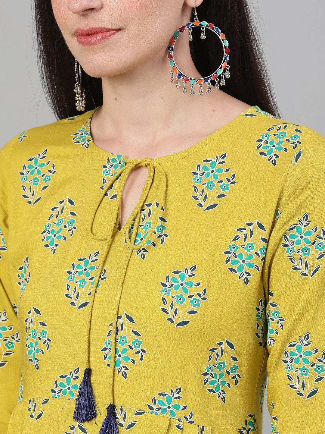 Women's Green Printed Round Neck Viscose Rayon Fit And Flare Dress With Pockets