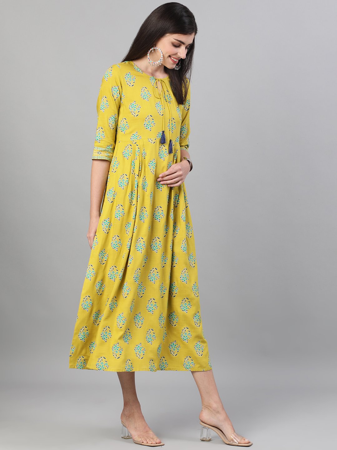 Women's Green Printed Round Neck Viscose Rayon Fit And Flare Dress With Pockets