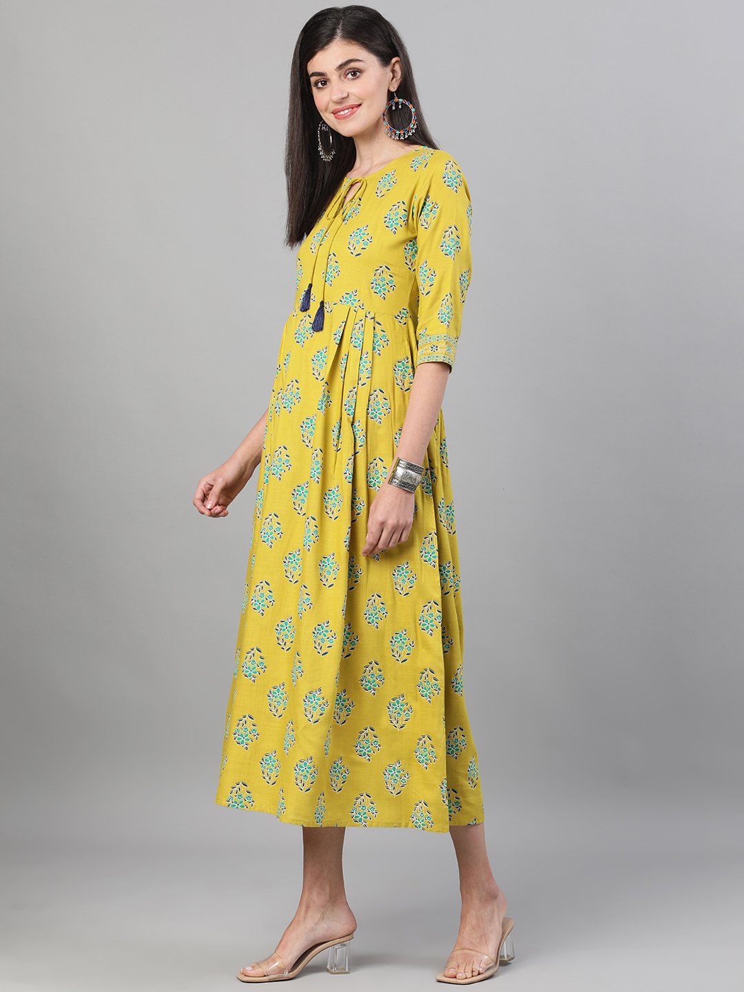 Women's Green Printed Round Neck Viscose Rayon Fit And Flare Dress With Pockets