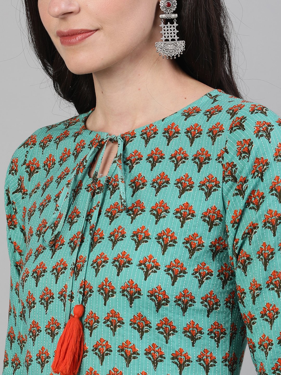 Women's Green Calf Length Three-Quarter Sleeves Straight Floral Printed Cotton Kurta With Pockets