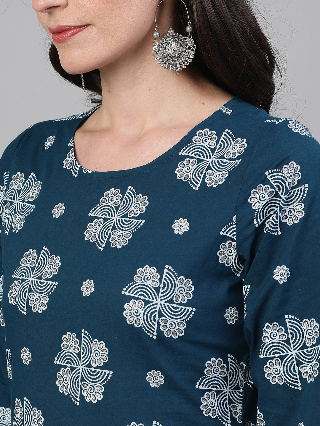 Women's Blue Three-Quarter Sleeves Straight Kurta With Palazzo With Pockets And Face Mask