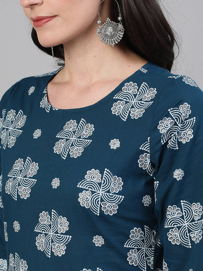 Women's Blue Three-Quarter Sleeves Straight Kurta With Palazzo With Pockets And Face Mask
