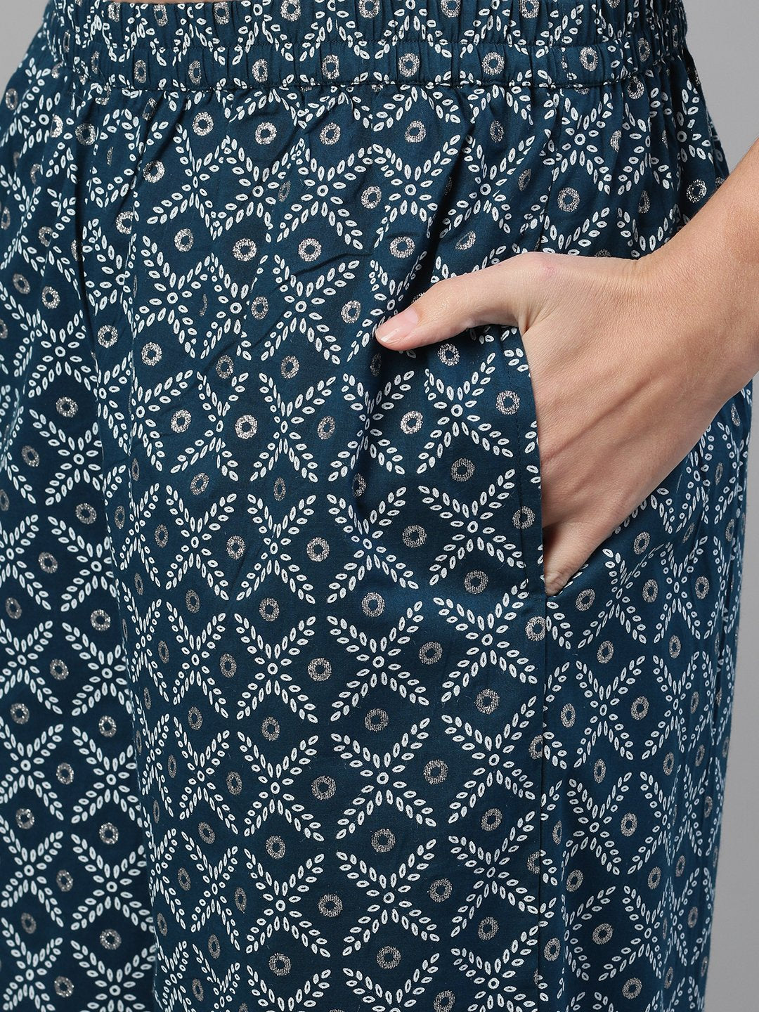 Women's Blue Three-Quarter Sleeves Straight Kurta With Palazzo With Pockets And Face Mask