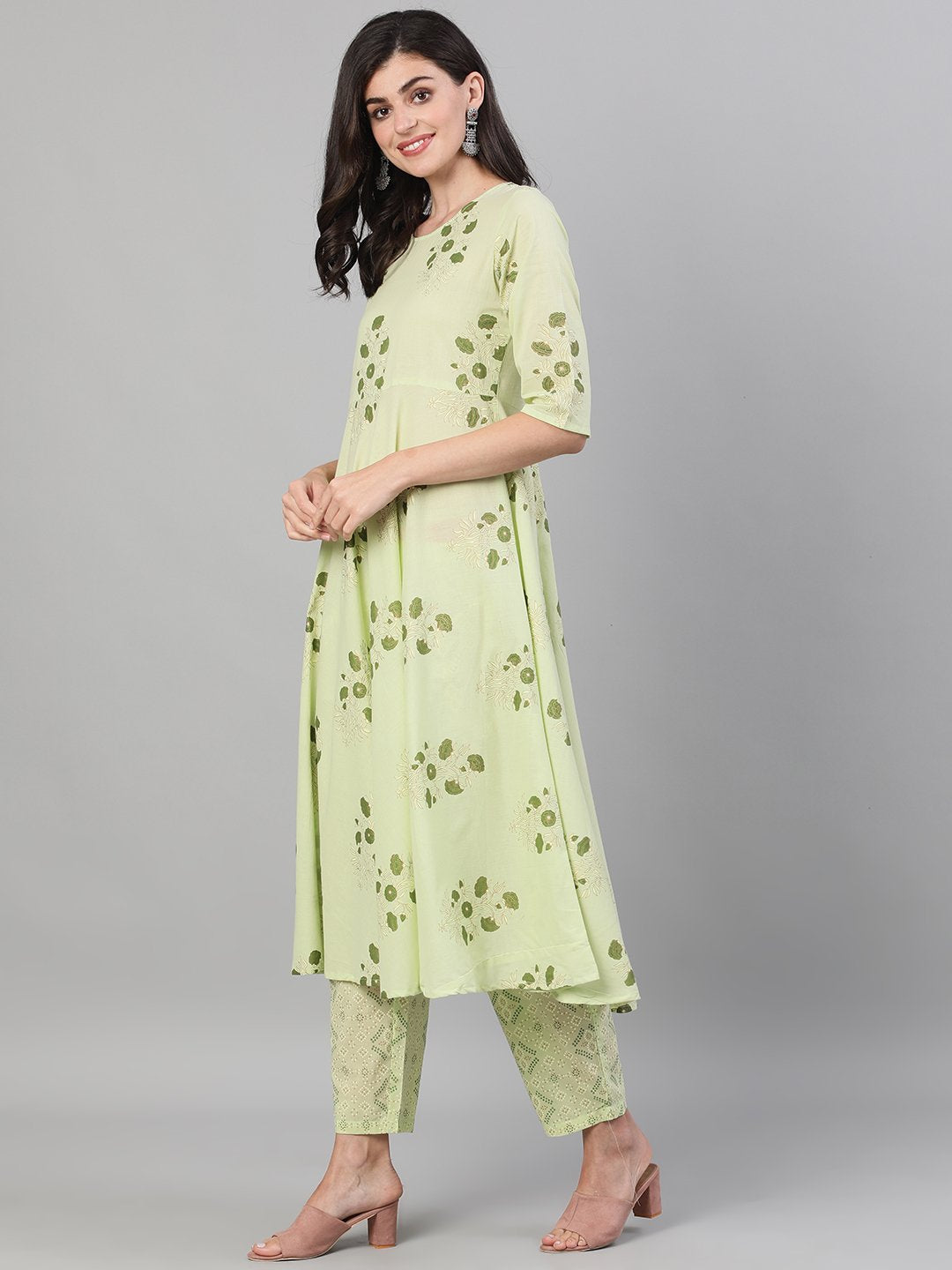 Women's Green Three-Quarter Sleeves Straight Kurta With Palazzo And Dupatta With Pockets And Face Mask