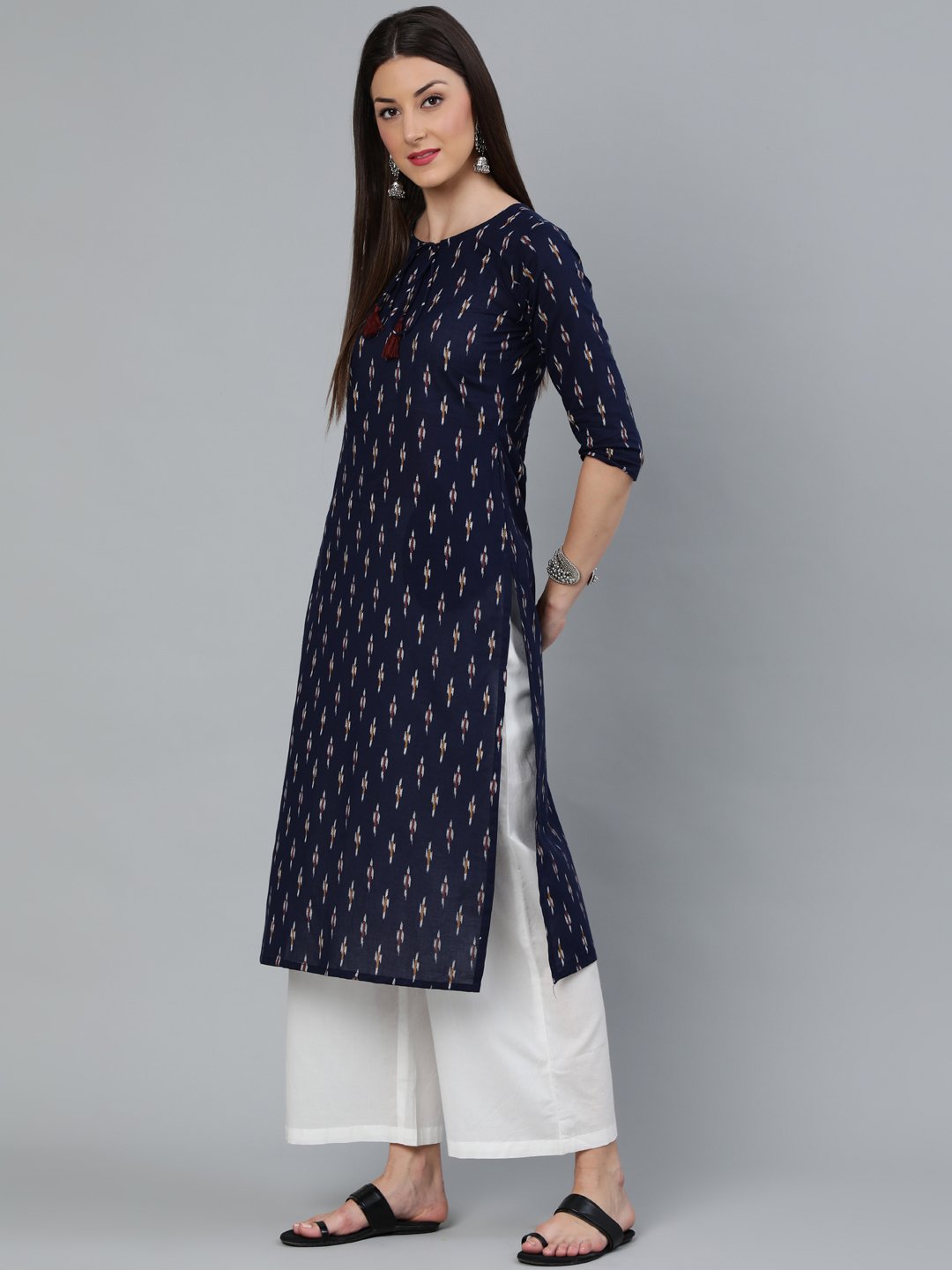 Women's Navy Blue Ikat Printed Straight Kurta With Off White Plazo