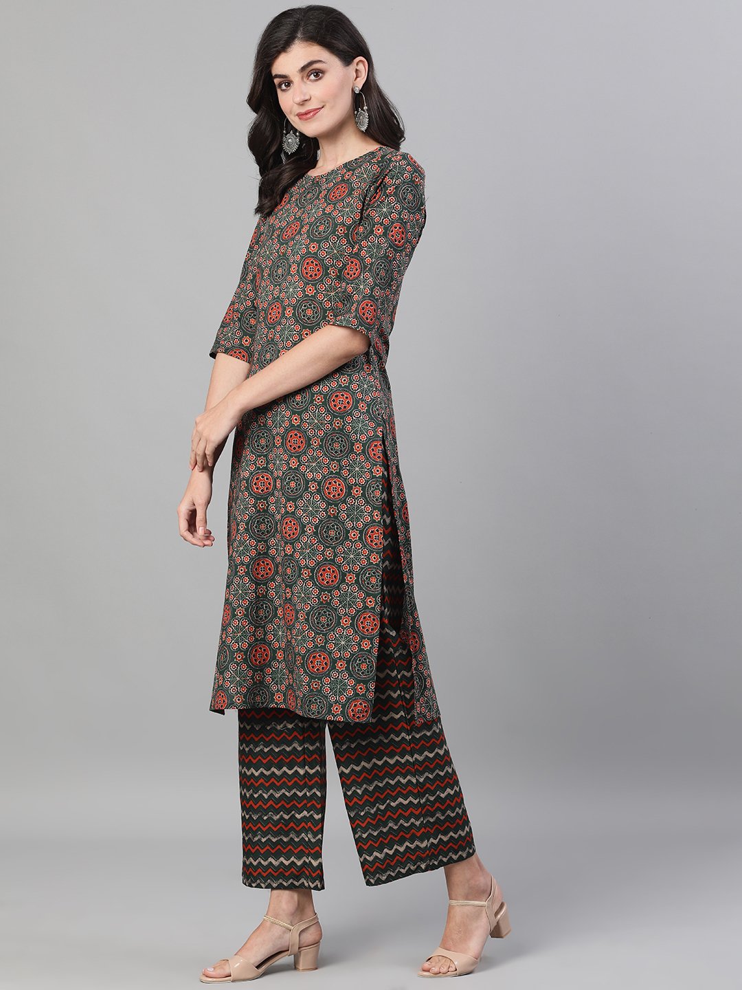 Women's Green And Orange Three-Quarter Sleeves Straight Kurta With Palazzo With Pockets And Face Mask