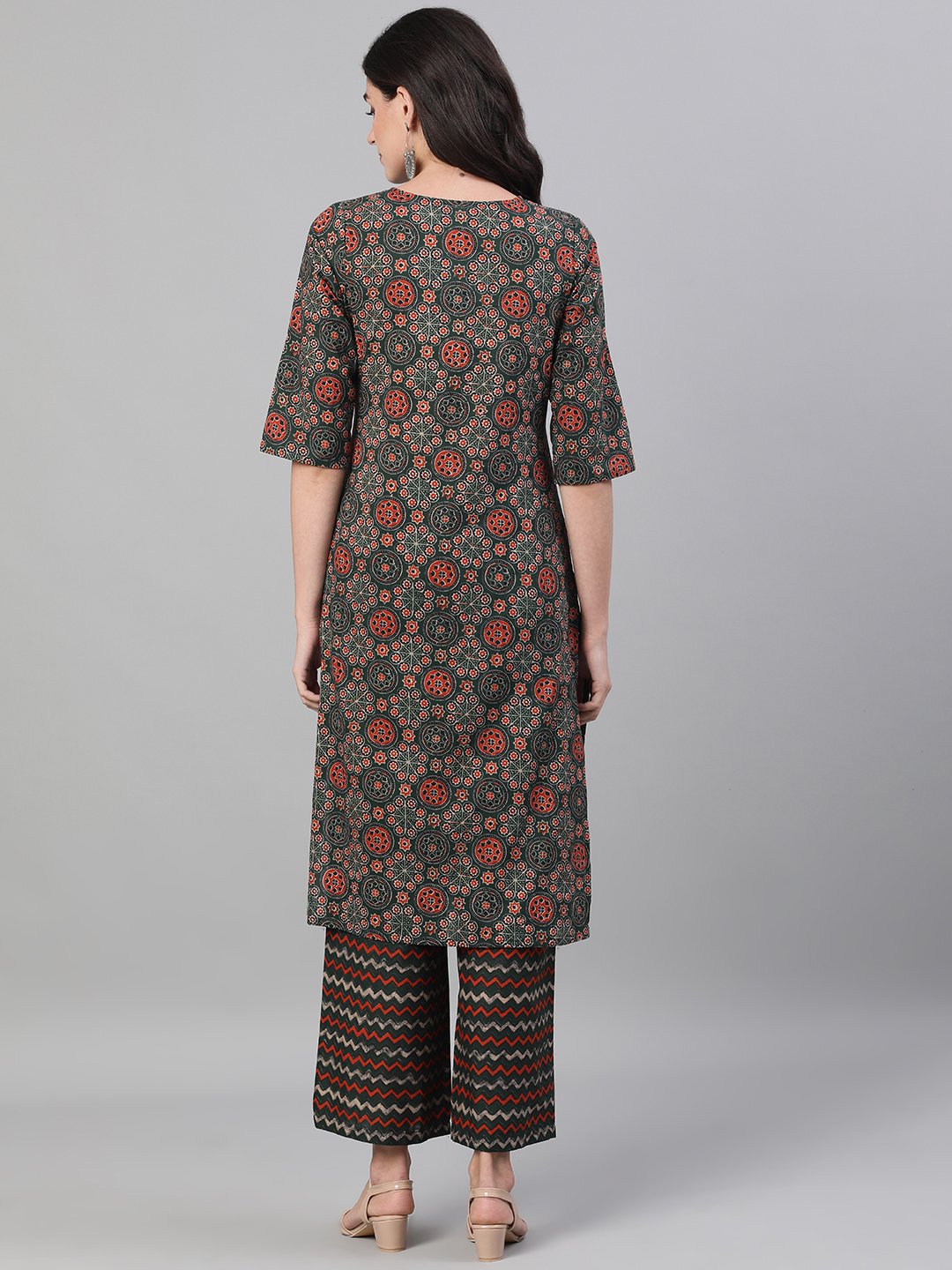 Women's Green And Orange Three-Quarter Sleeves Straight Kurta With Palazzo With Pockets And Face Mask