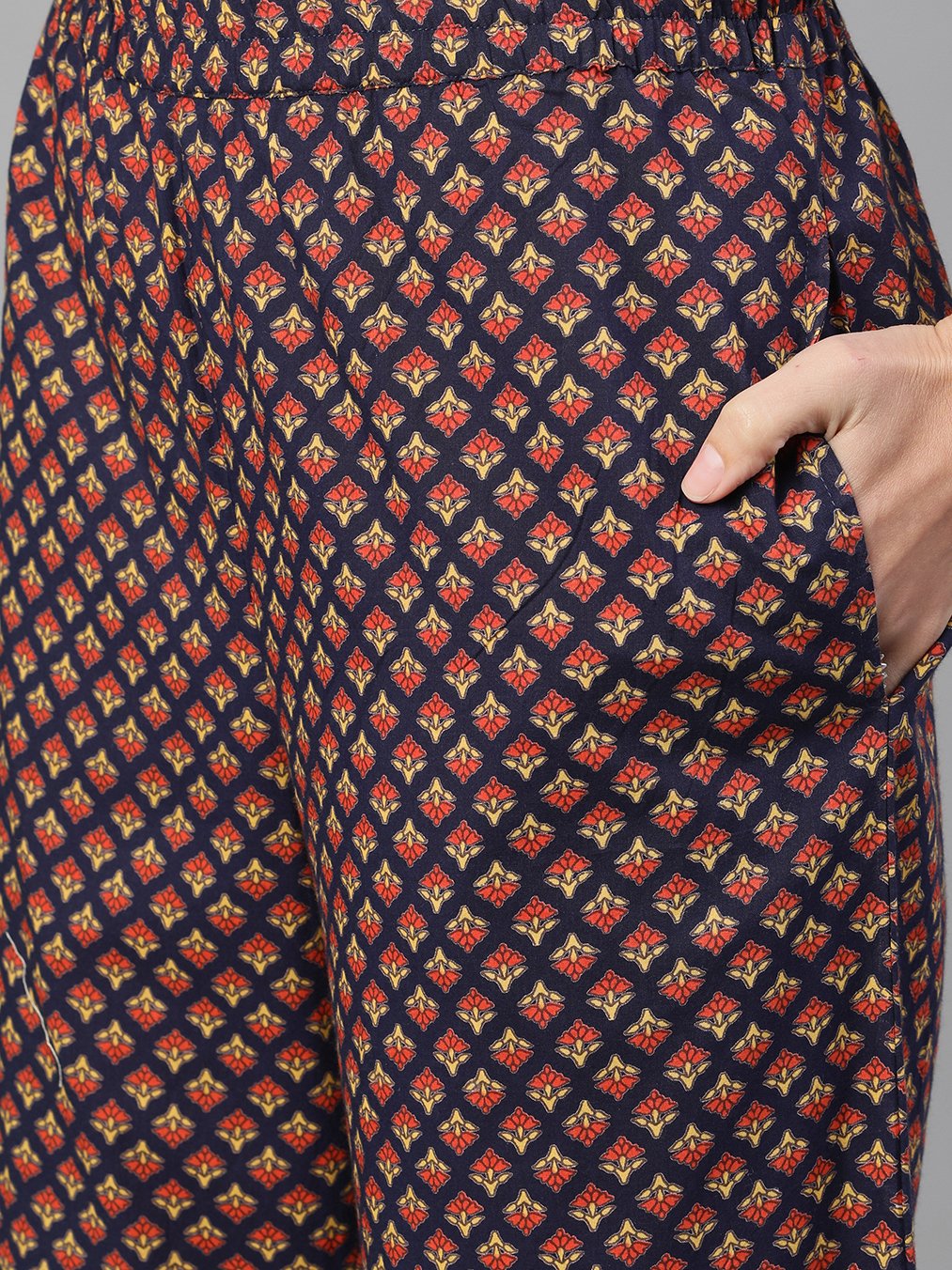 Women's Blue Three-Quarter Sleeves Floral Printed Kurta And Palazzo With Pockets