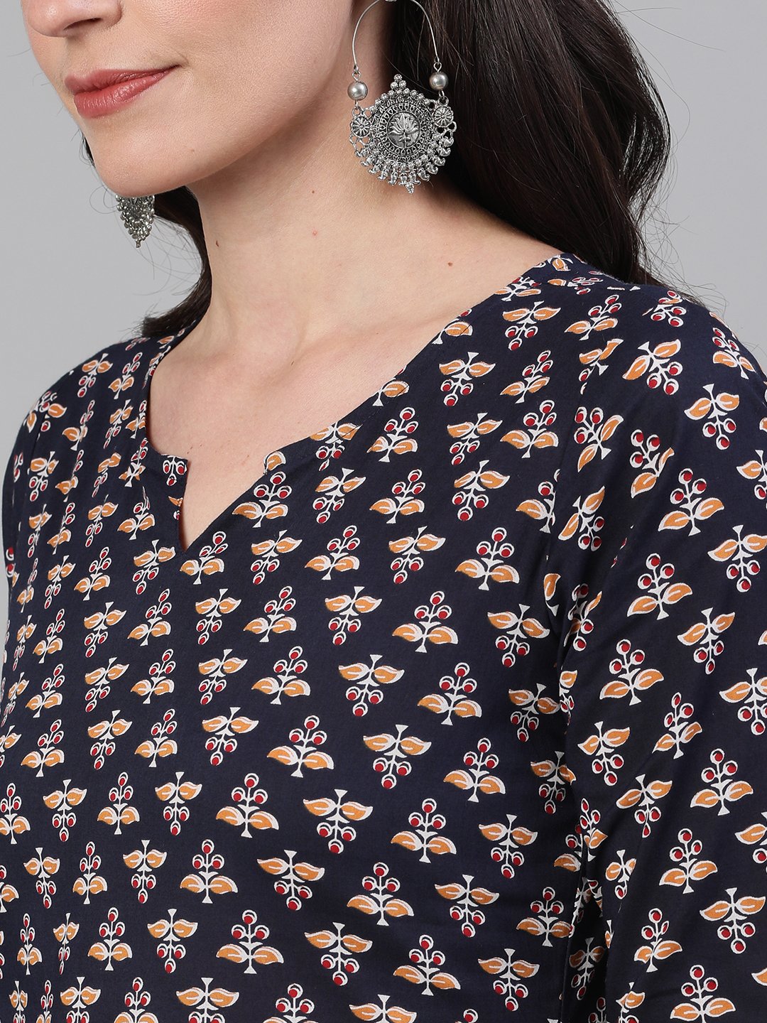 Women's Black Three-Quarter Sleeves Printed Kurta-Palazzo With Pockets And Face Mask