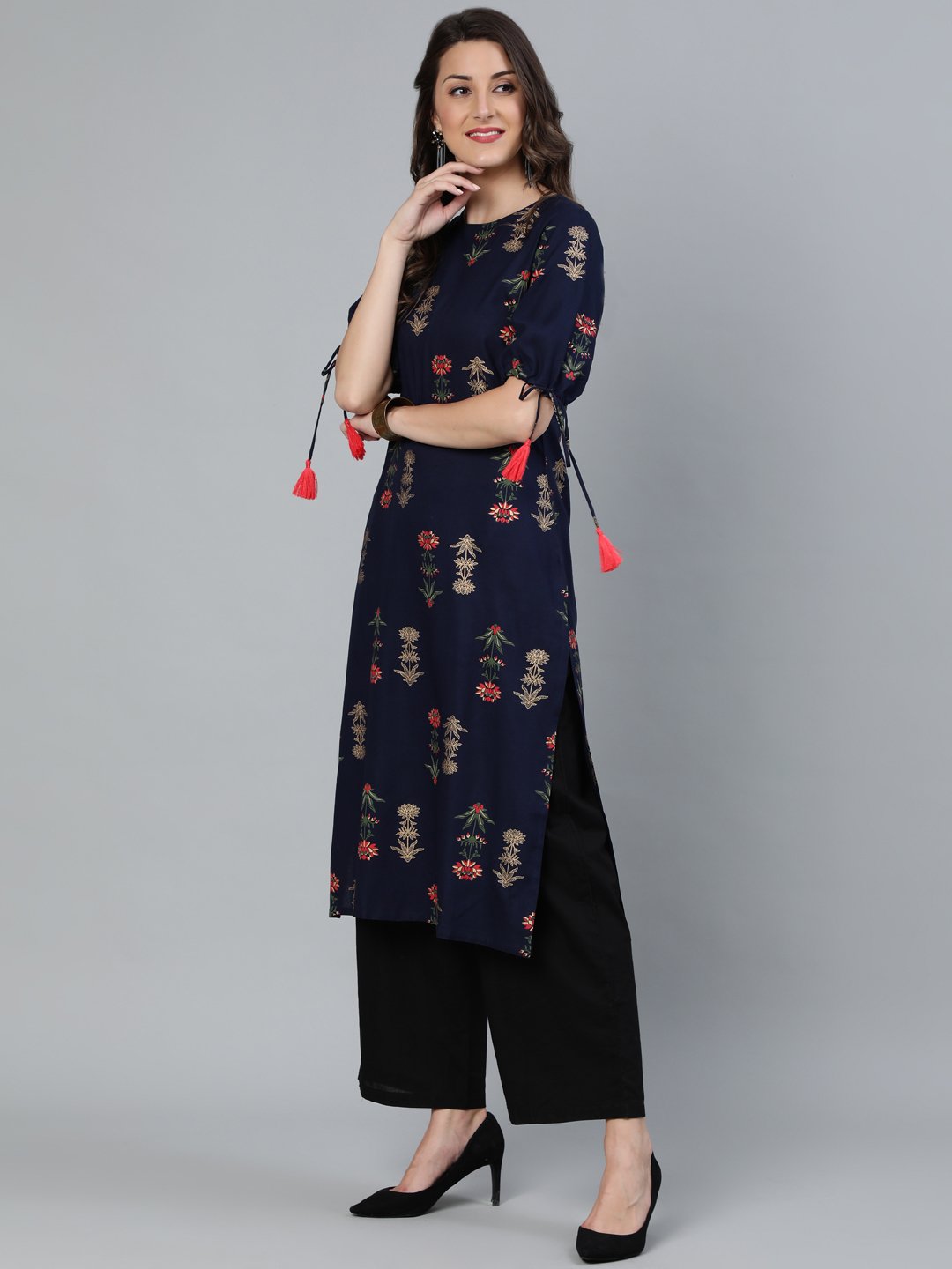Women's Navy Blue Floral Printed Straight Kurta With Round Neck & Three Qauter Sleeves