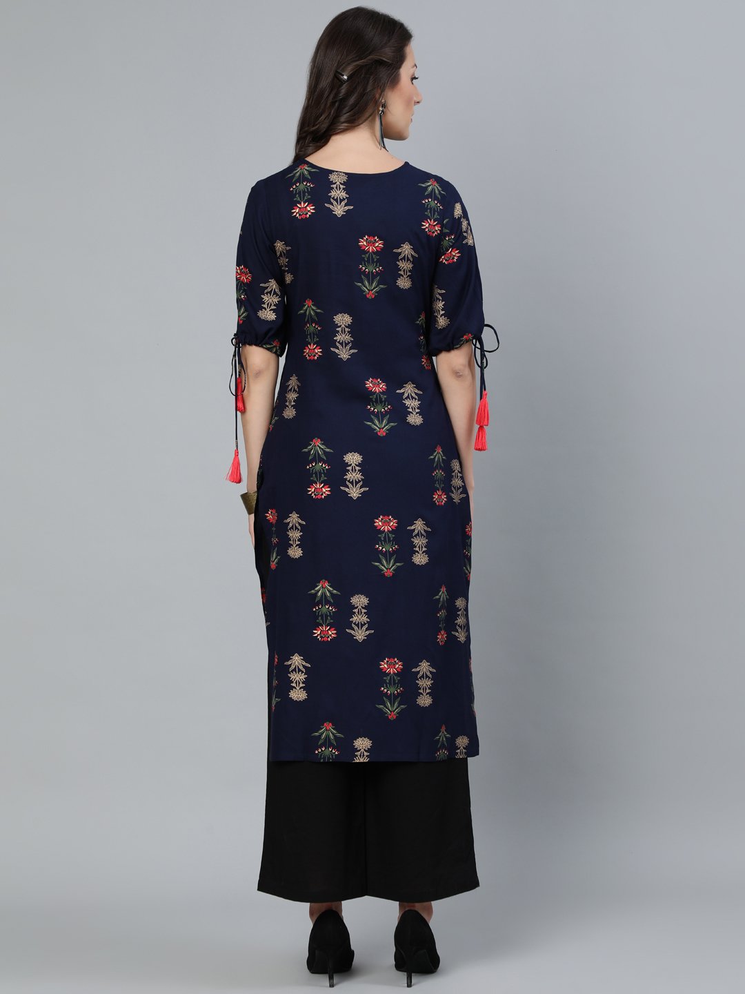 Women's Navy Blue Floral Printed Straight Kurta With Round Neck & Three Qauter Sleeves