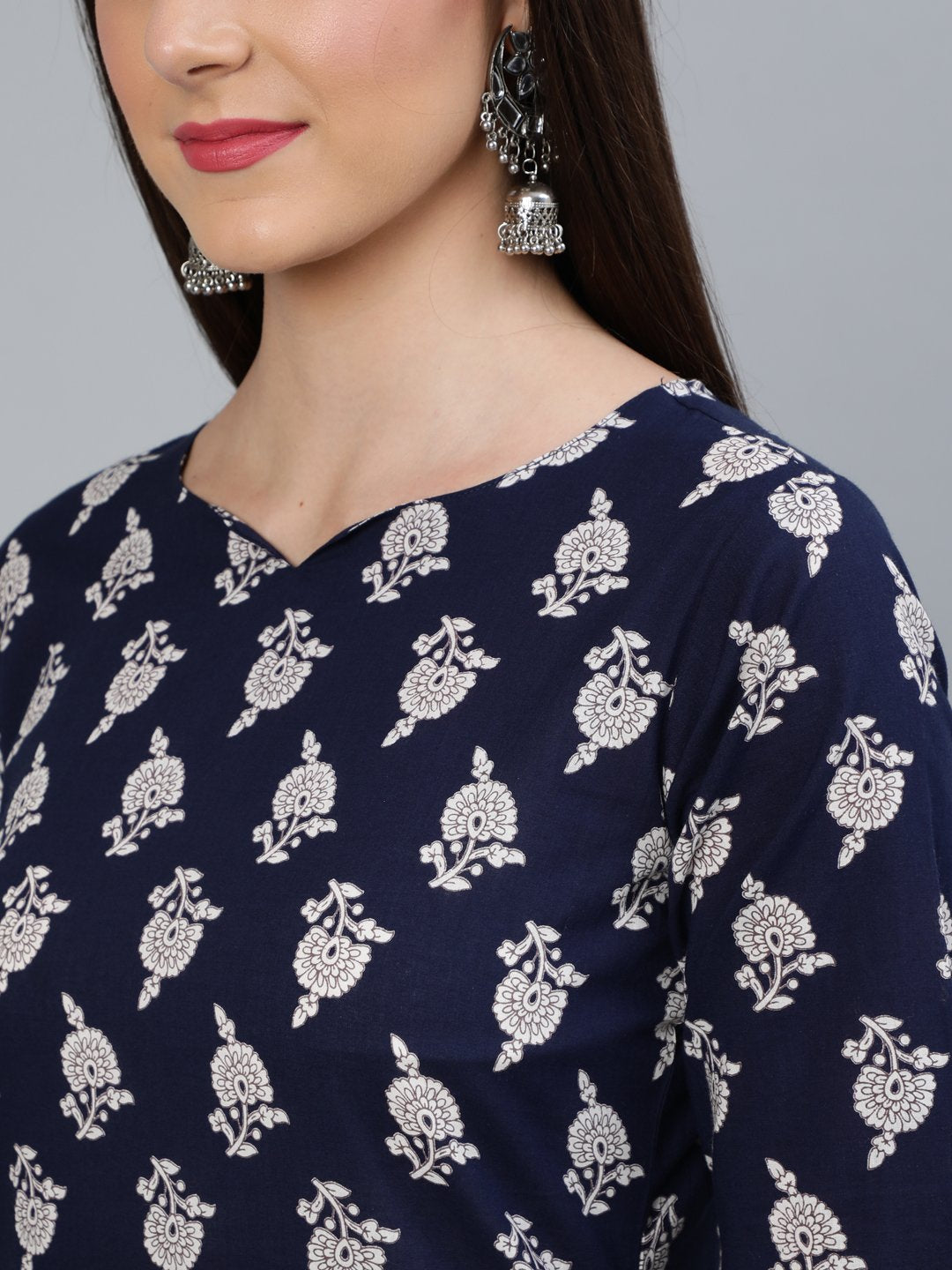 Women's Navy Blue Floral Printed Straight Kurta With Plazo