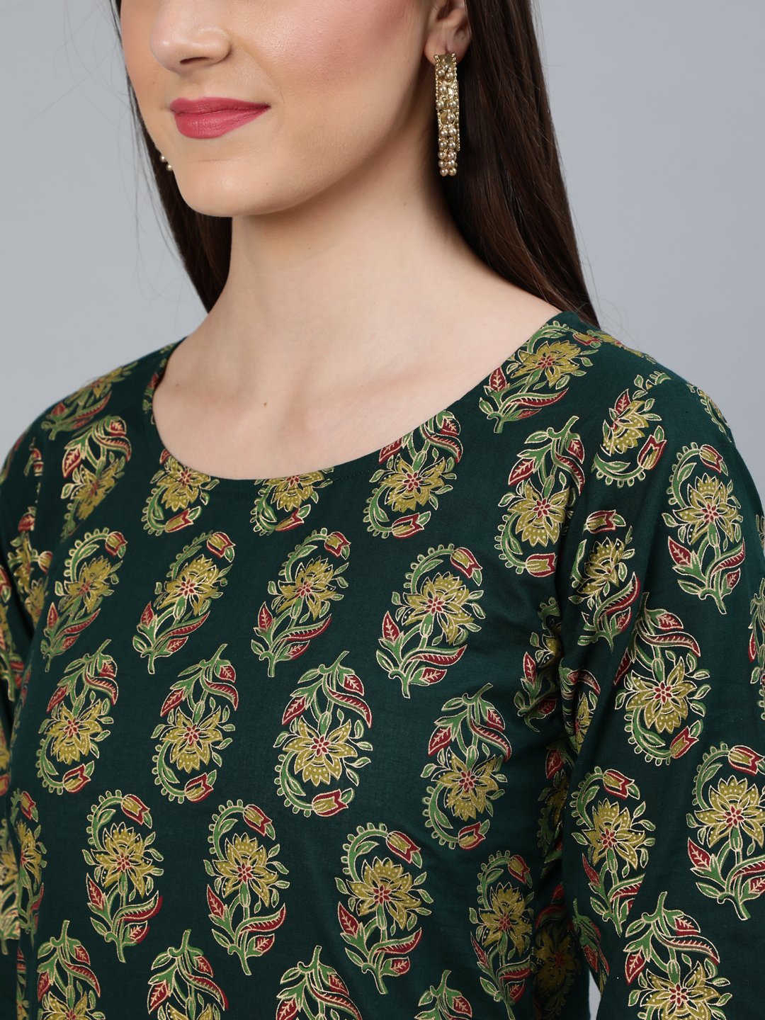 Women's Dark Green & Gold Printed Straight Kurta With Round Neck & Three Qauter Sleeves