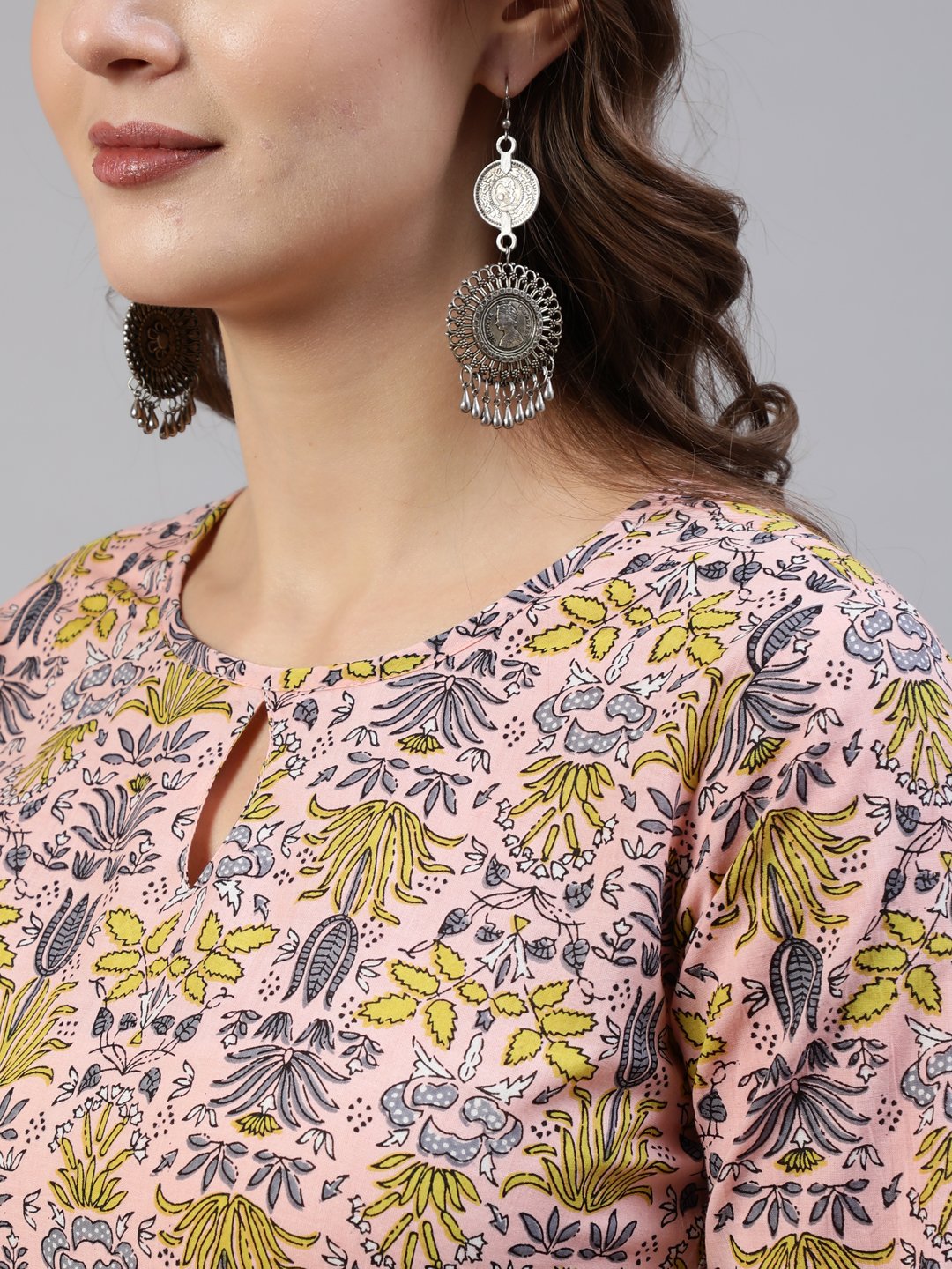 Women's Peach Floral Printed Flared Kurta With Trouser & Dupatta