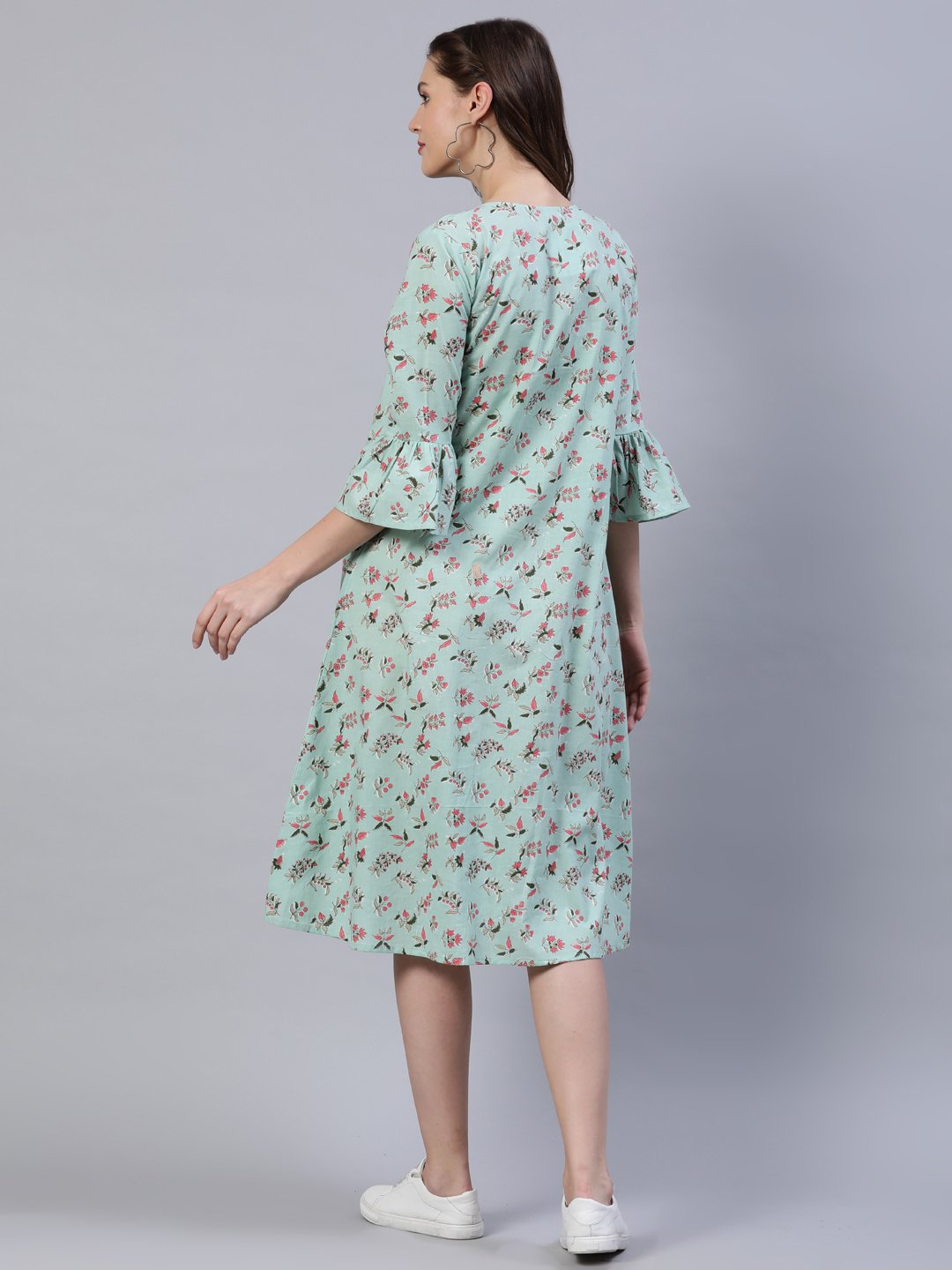 Women's Pastel Green Printed Dress With Three Quarter Flared Sleeves