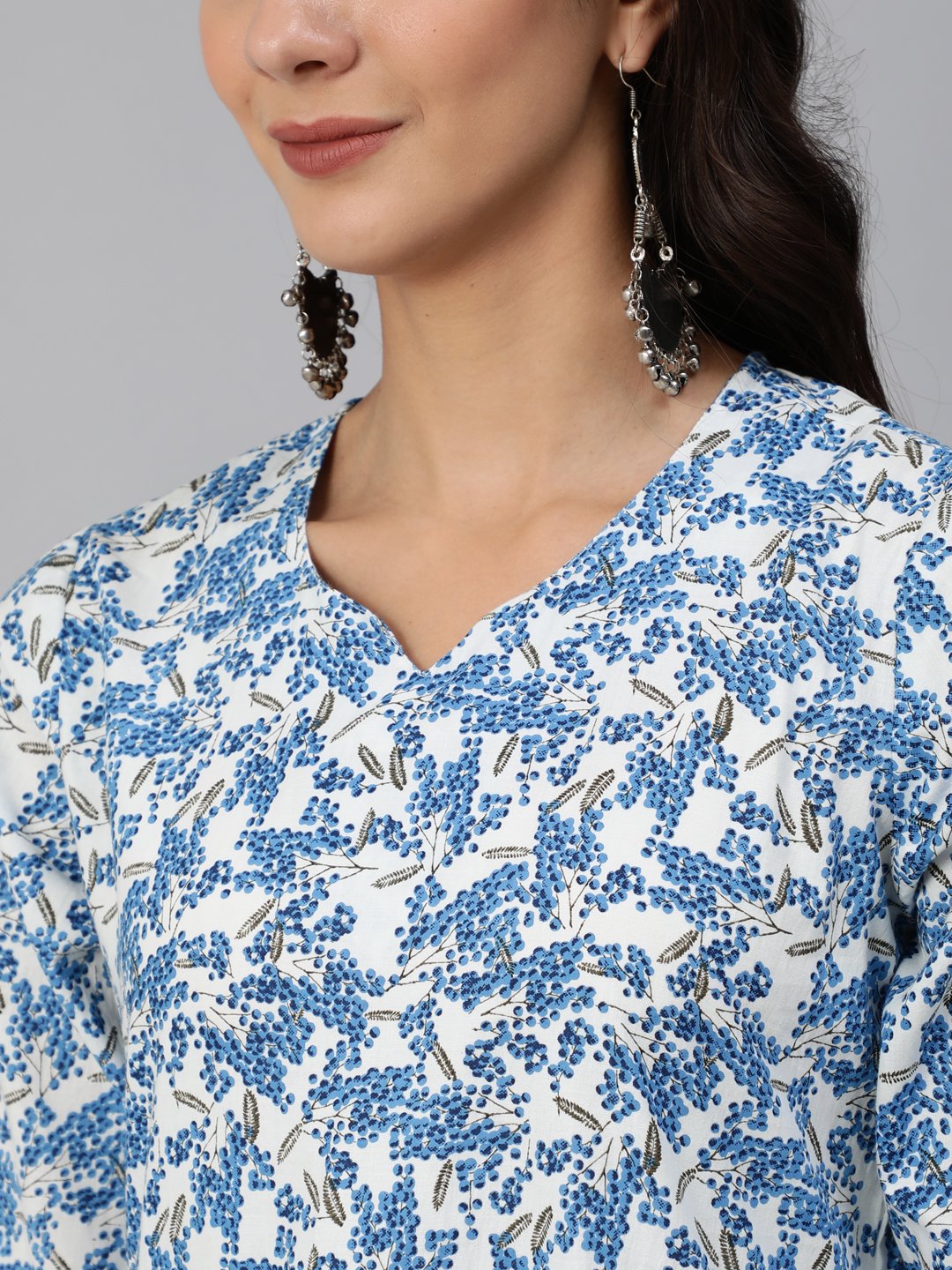 Women's Blue & White Floral Printed Kurta Set With Trouser & Dupatta