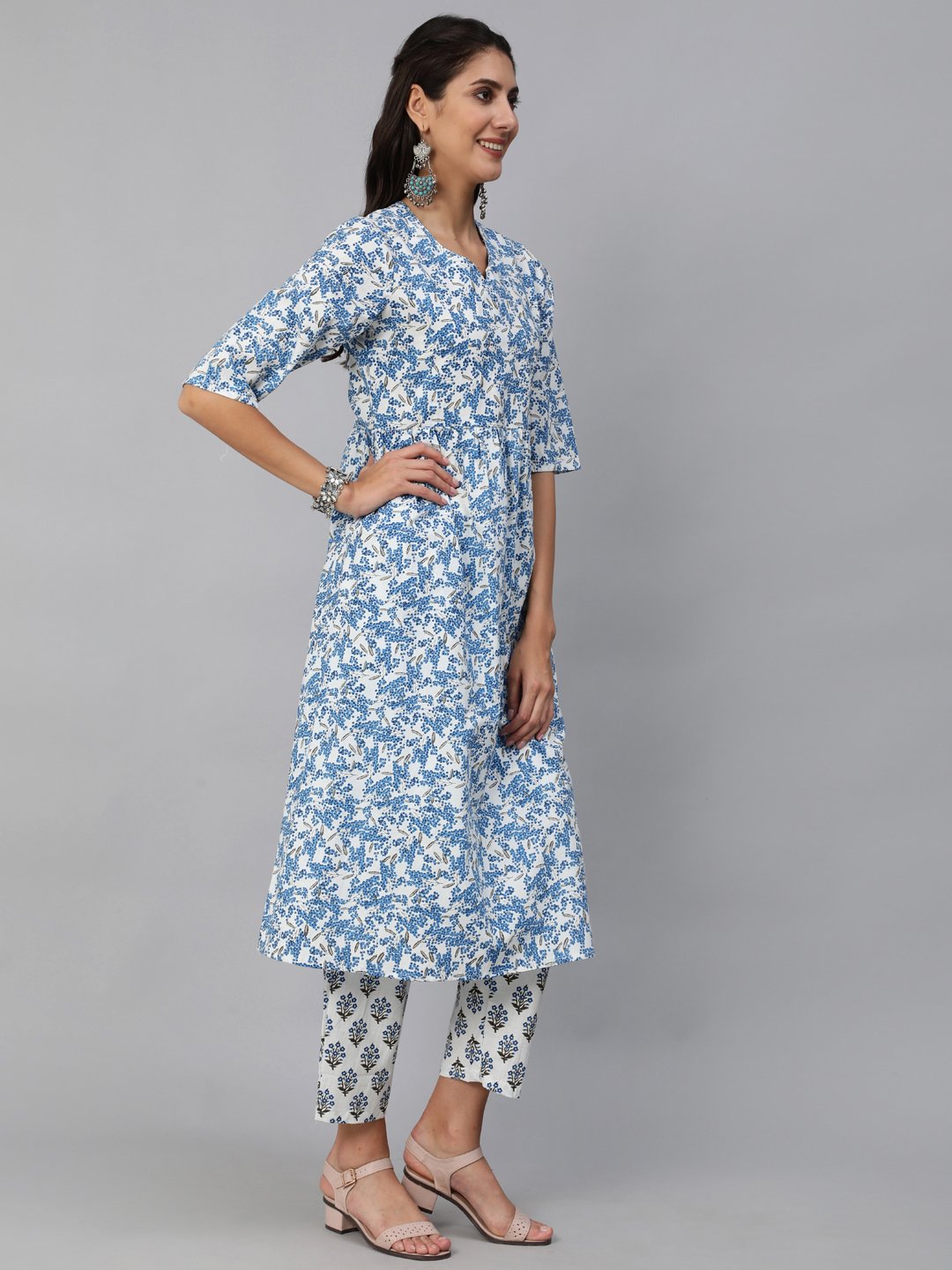 Women's Blue & White Floral Printed Kurta Set With Trouser & Dupatta