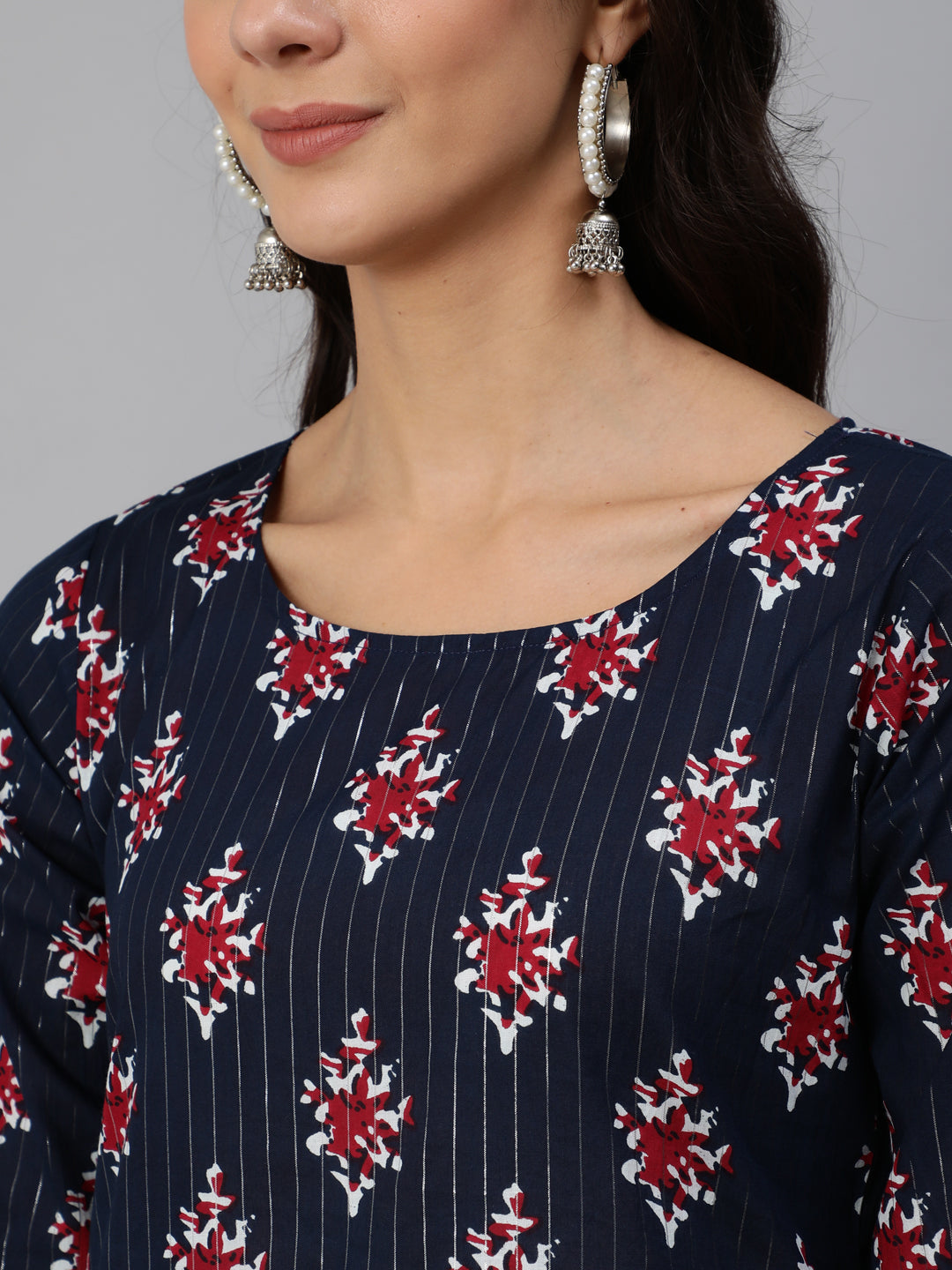 Women's Blue Ethnic Striped Printed Straight Kurta With Three Quarter Sleeves