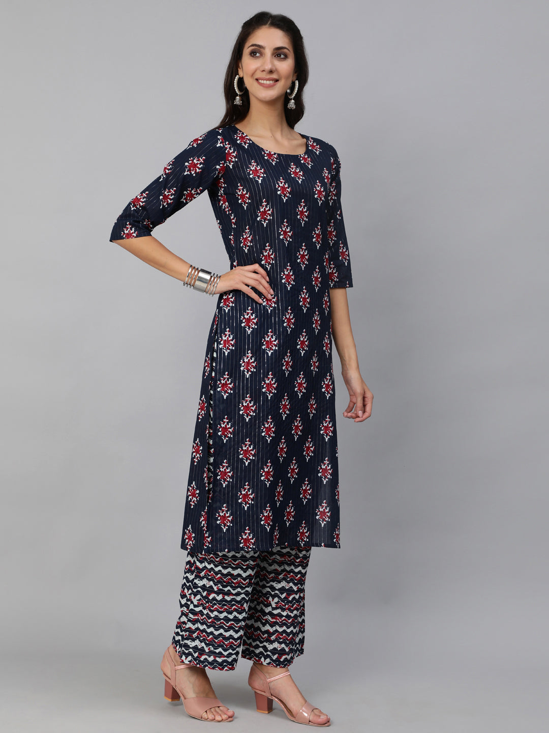 Women's Blue Ethnic Striped Printed Straight Kurta With Three Quarter Sleeves