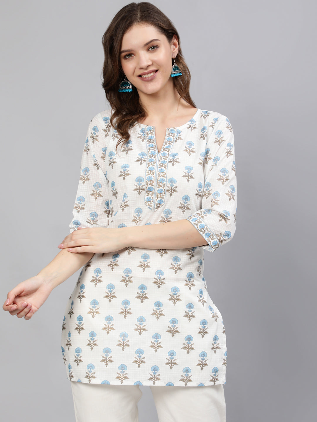 Women's Off-White Straight Tunic With Three Quaretr Sleeves