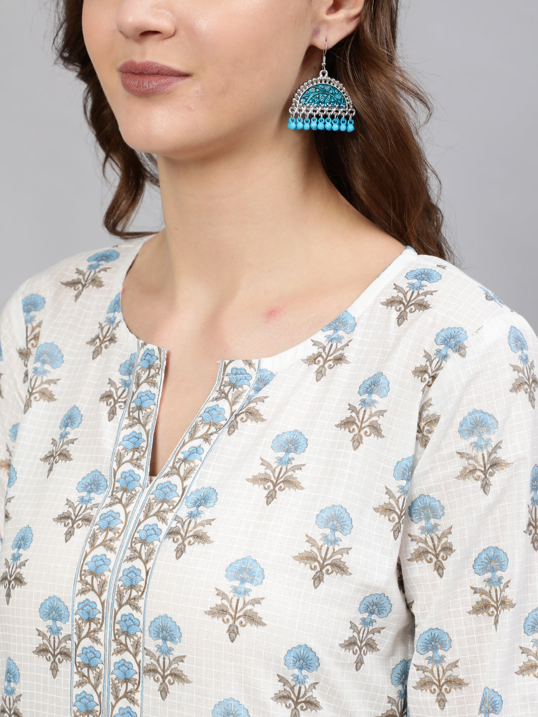 Women's Off-White Straight Tunic With Three Quaretr Sleeves
