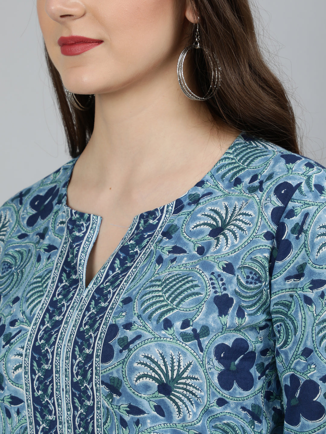Women's Blue Floral Printed Straight Kurta With Three Quarter Sleeves