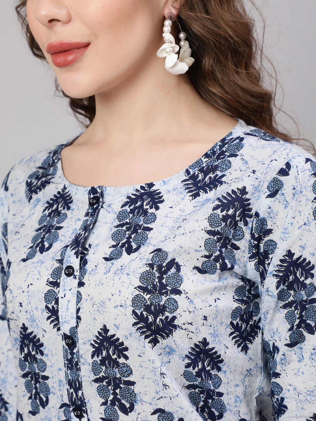 Women's Blue Printed Straight Kurta With Trouser