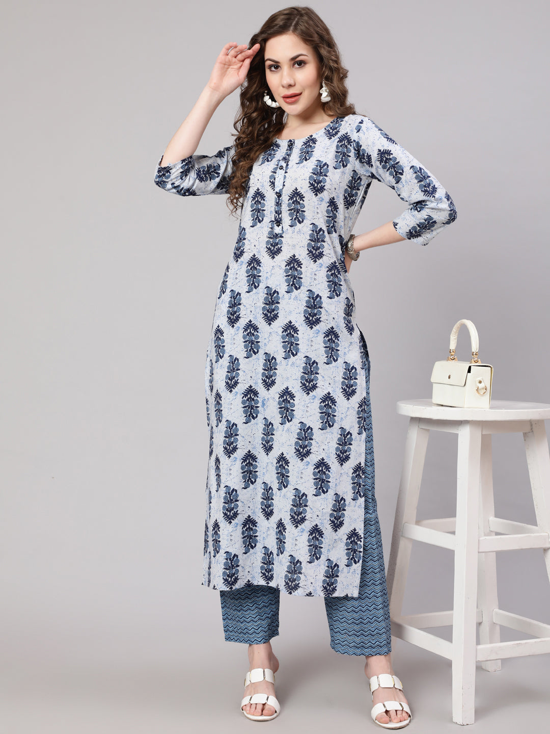 Women's Blue Printed Straight Kurta With Trouser