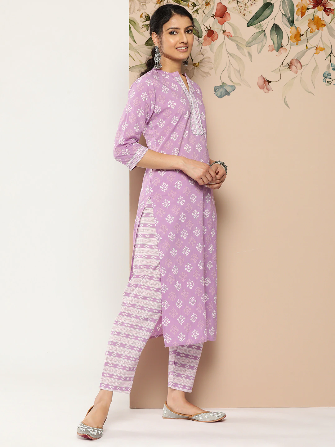 Women's Lavender Printed Straight Kurta With Trouser