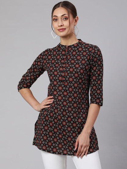 Women's Black Straight Tunic With Three Quaretr Sleeves