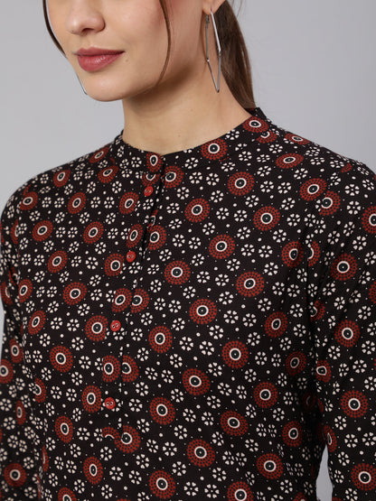 Women's Black Straight Tunic With Three Quaretr Sleeves