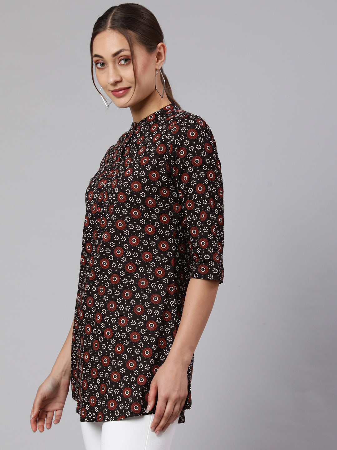 Women's Black Straight Tunic With Three Quaretr Sleeves