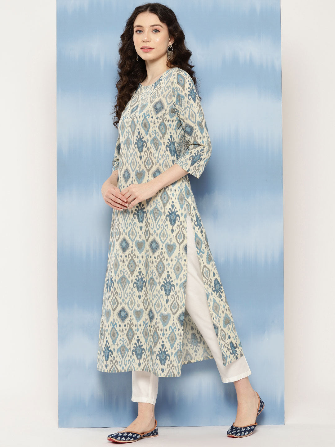 Women's Blue Ethnic Printed Straight Kurta with Three Quarter Sleeves