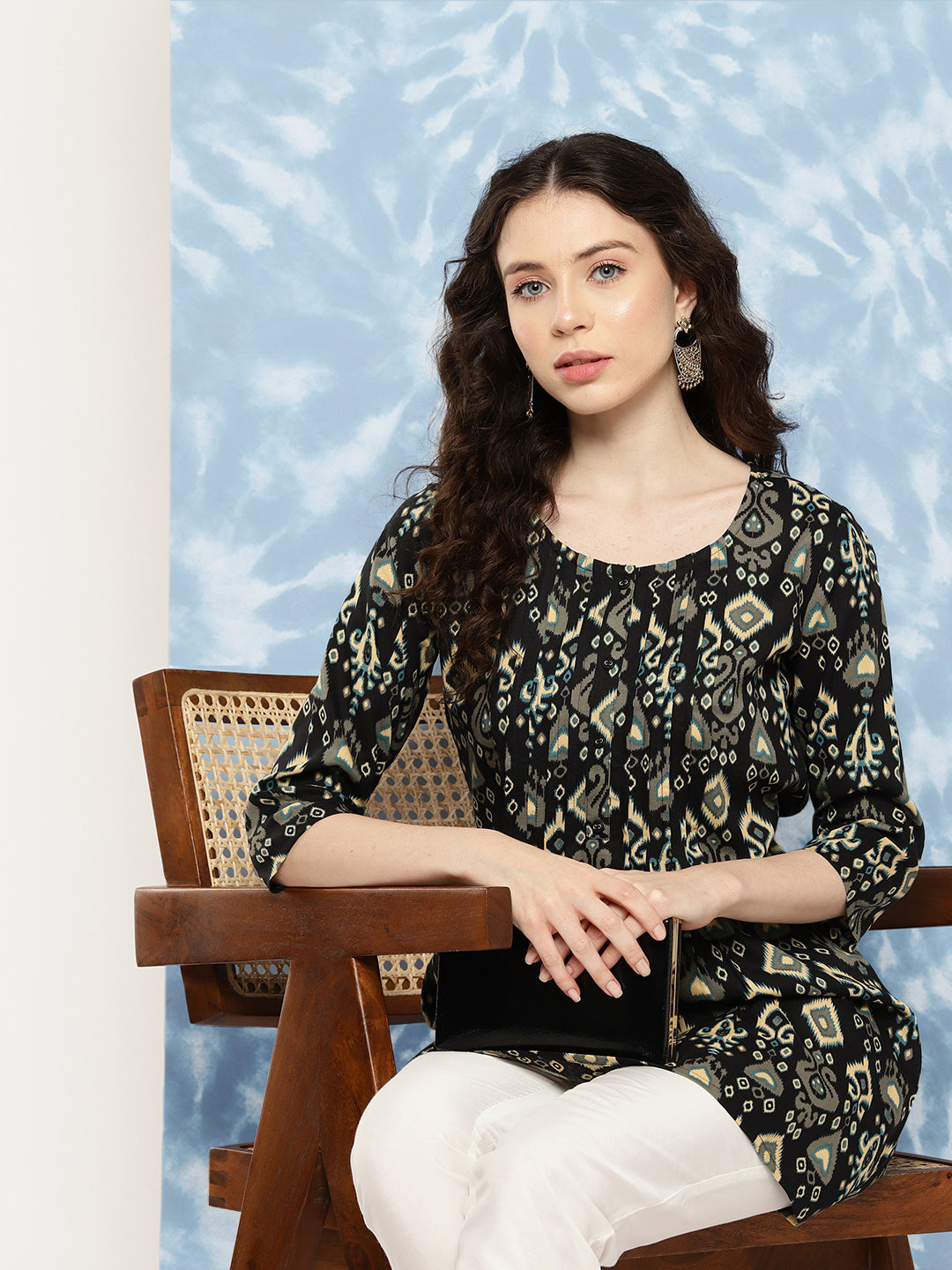 Women's Black Straight Tunic With Three Quaretr Sleeves