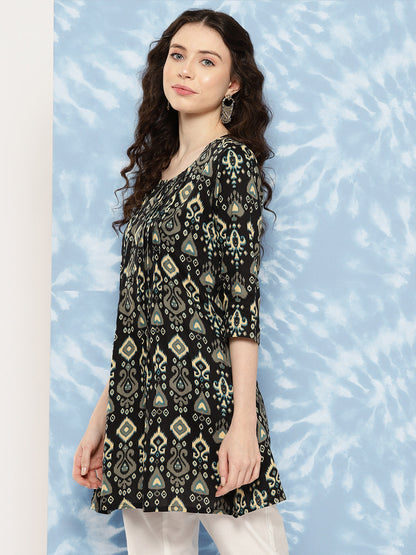 Women's Black Straight Tunic With Three Quaretr Sleeves