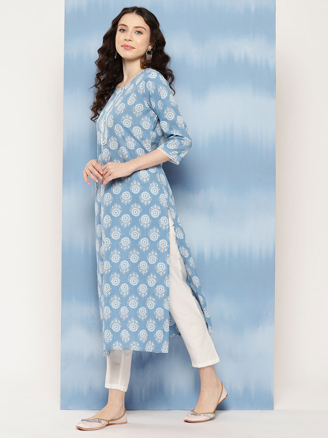 Women's Blue Ethnic Printed Straight Kurta With Three Quarter Sleeves