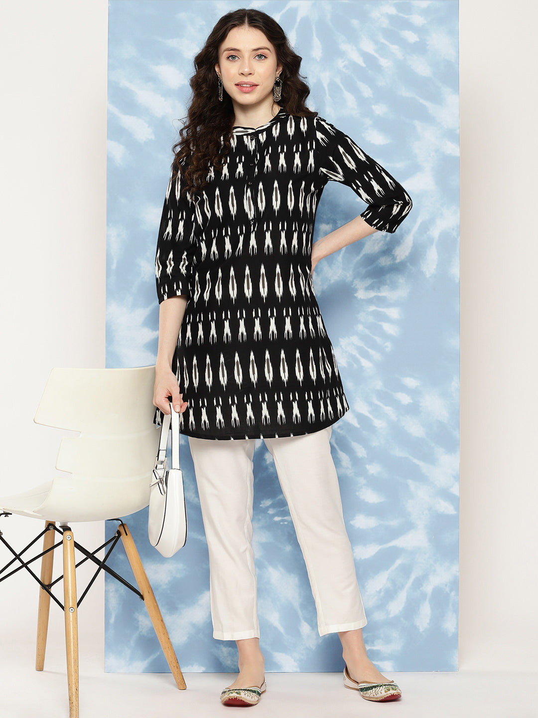 Women's Black Straight Tunic With Three Quaretr Sleeves