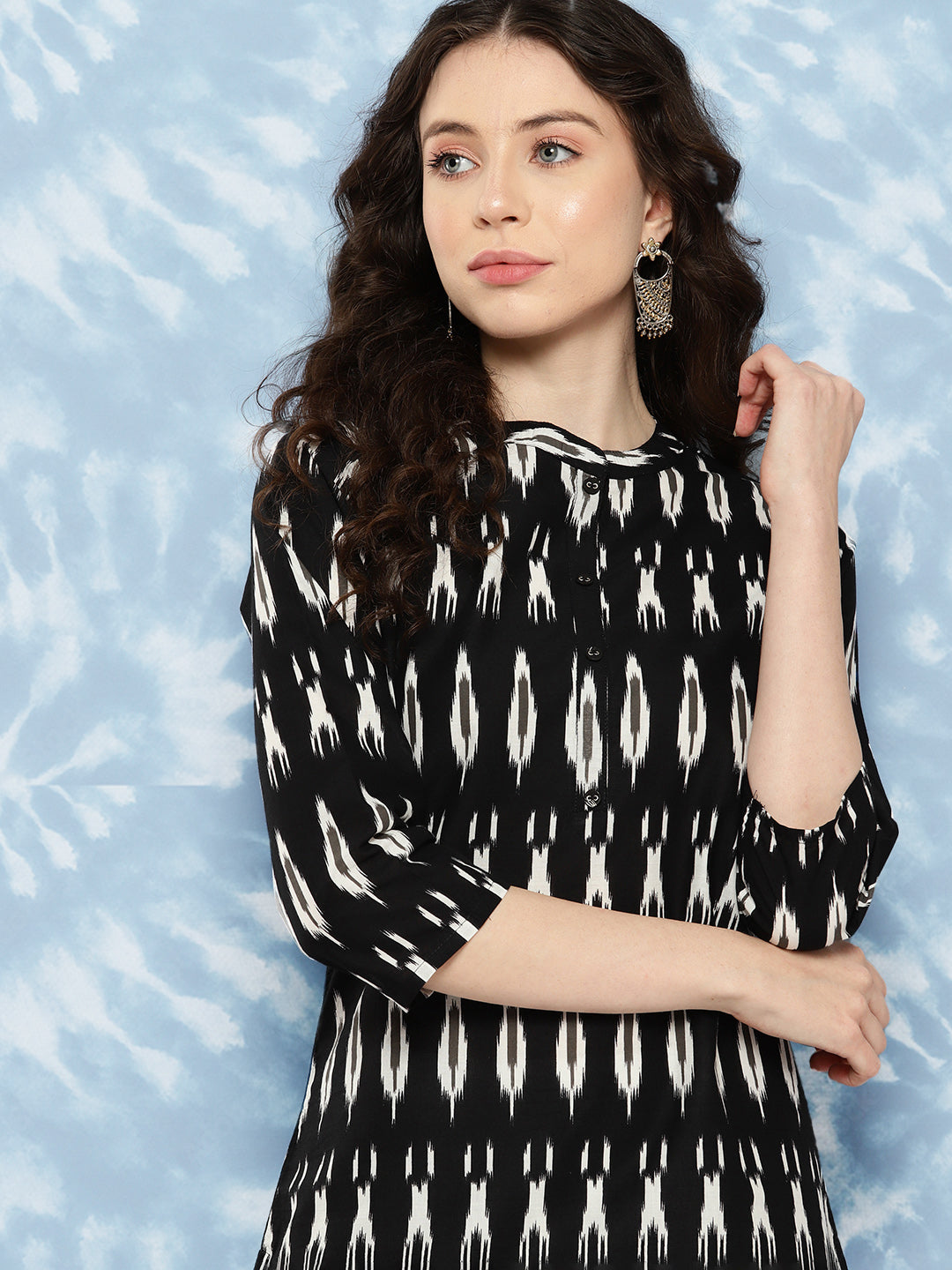 Women's Black Straight Tunic With Three Quaretr Sleeves