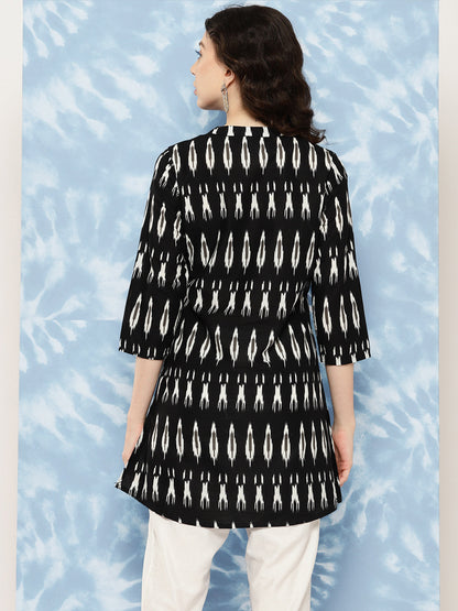 Women's Black Straight Tunic With Three Quaretr Sleeves