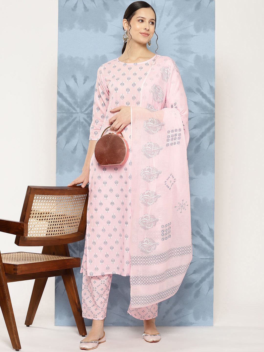 Women's Light Pink Printed Straight Kurta With Palazzo And Dupatta