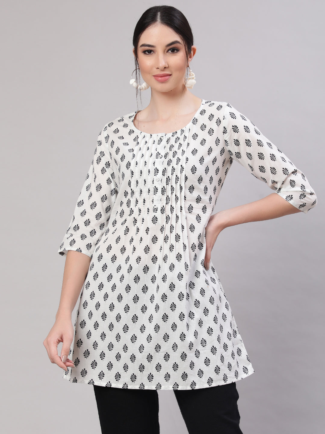 Women's White Printed Straight Tunic With Three Quaretr Sleeves
