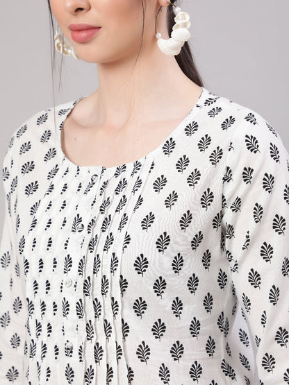 Women's White Printed Straight Tunic With Three Quaretr Sleeves