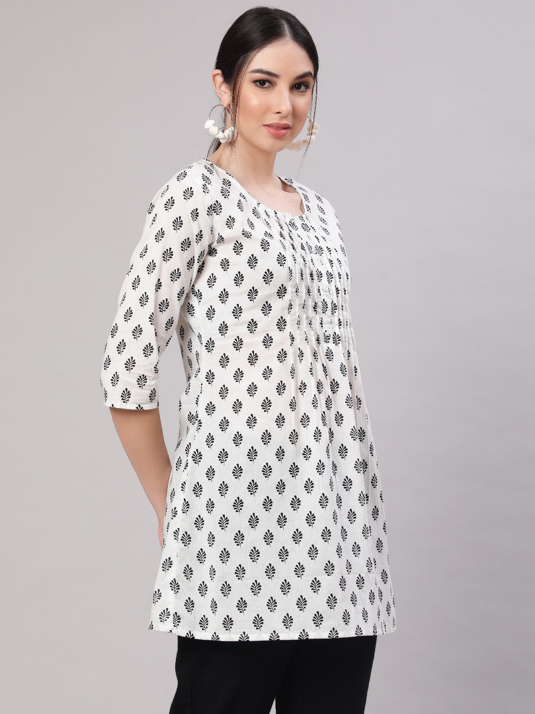 Women's White Printed Straight Tunic With Three Quaretr Sleeves
