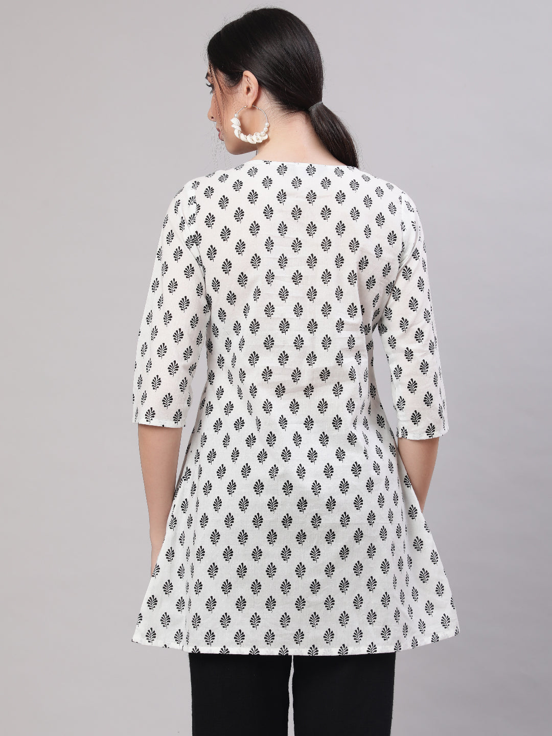 Women's White Printed Straight Tunic With Three Quaretr Sleeves