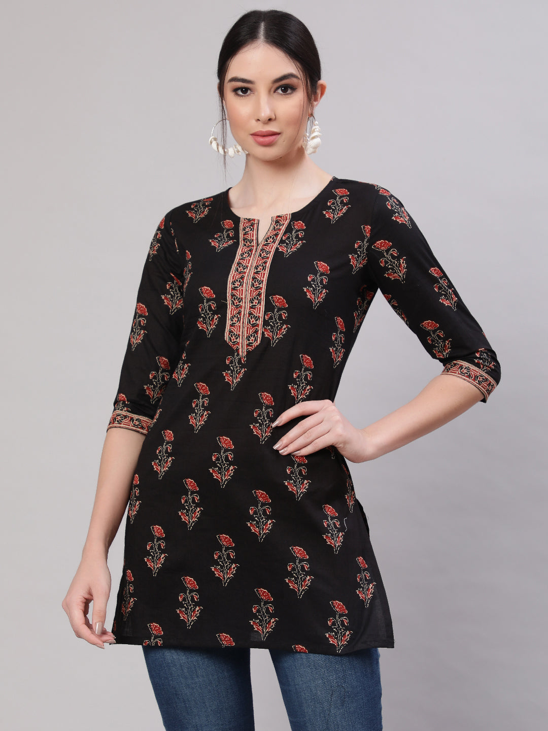 Women's Black Straight Tunic With Three Quaretr Sleeves
